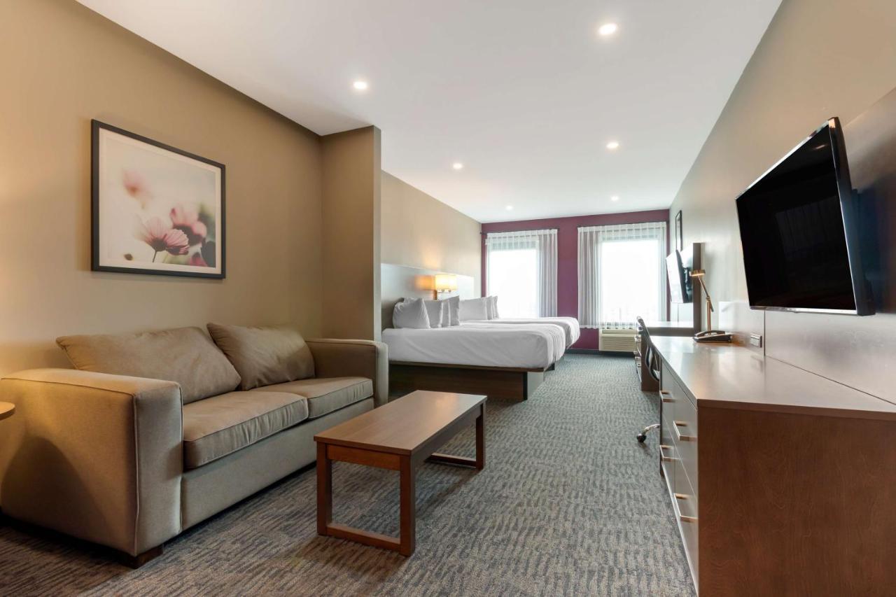 Best Western Plus Dauphin Exterior photo