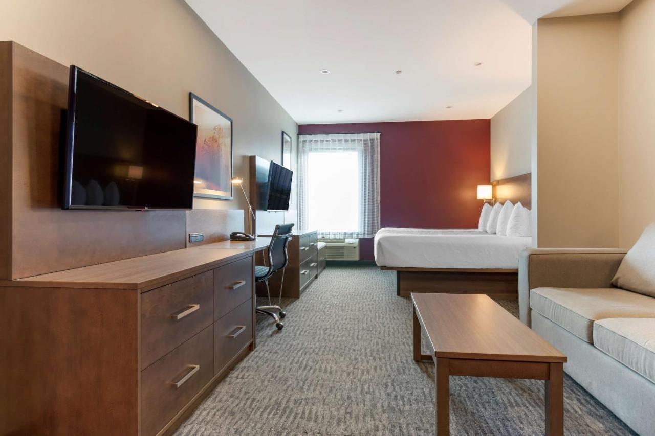 Best Western Plus Dauphin Exterior photo