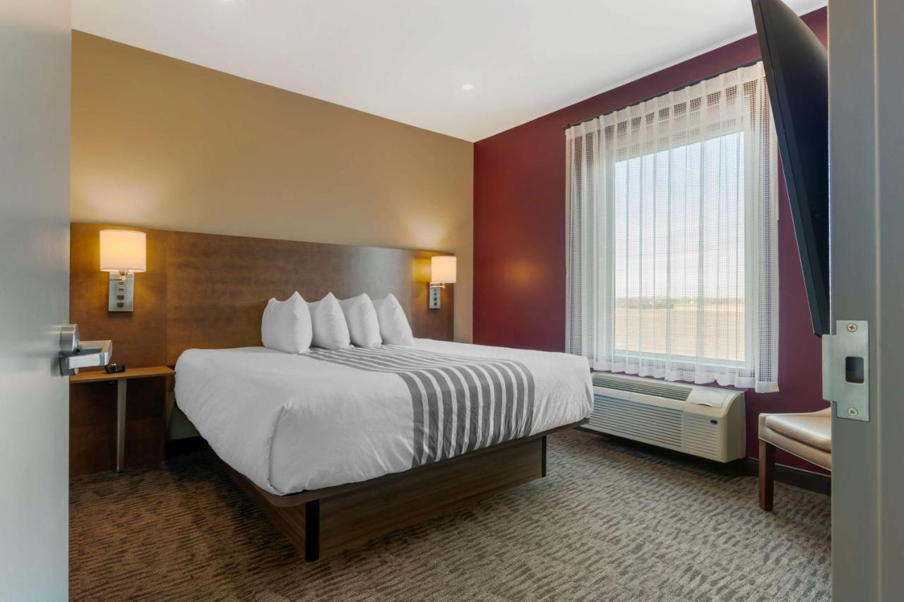 Best Western Plus Dauphin Exterior photo
